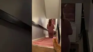 How women wipe after using the toilet