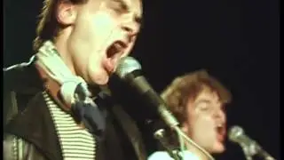 Docent Död - Krig och kärlek