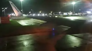 Ryanair Boeing 737-800 short takeoff from Edinburgh Scotland (EDI)