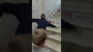 У мамы на работе пропускной режим.