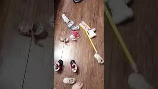 Танечка обувь примеряет 😁, у девочек должно быть много обуви 😀🥰