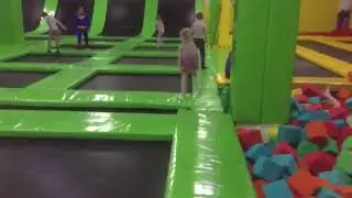 В батутном центре .ПРЫЖОК РУСЛАНА!!!