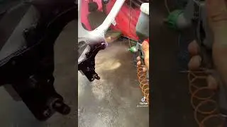 Body motor warna ungu