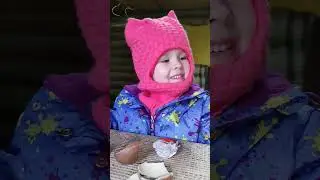 неожиданно начался ливень,поэтому настало время открывать Киндер сюрприз #shorts #kinder кто попался