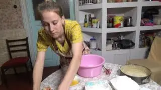 Пирог с персиками! Немного праздничный стол!!!