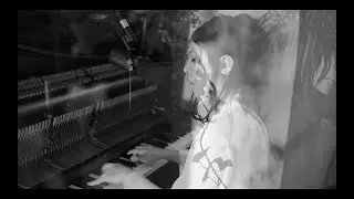 MAUD THE MOTH - The mirror door