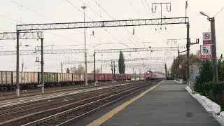 Электровоз ЭП20-053 с фирменным поездом № 101 Адлер — Москва на станции Богоявленск
