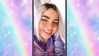 Darian se siente muy feliz porque llegan de visita su (Mama y su hermanito)