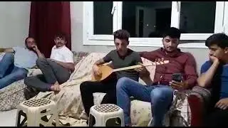 Saçlarını taramışsın sarı renge boyamışsın bu çocuk ta iş var sazı öttürüyeeee bee