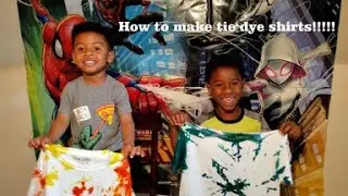 Kids make tie dye shirts.