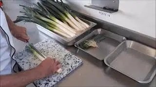 Cours de cuisine: Préparer des poireaux et des épinards