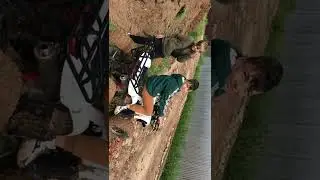Застряли в котловане…квадроцикл в грязи