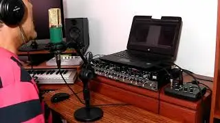 Marshall MXL V67G Focusrite Platinum VoiceMaster dbx 166A M-Audio M-Track  Superteclados.com