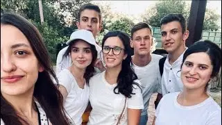 Песня с друзьями, вечером в молодёжном лагере 