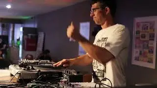 Software Agent Live - DJ Moschops (SP404 - Vestax MIDI pitch mod)