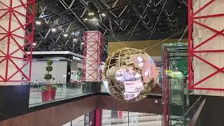 Москва. Земной шар в Терминале C. Аэропорт Шереметьево. Август 2024 
