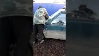 Снимаем лобовое стекло