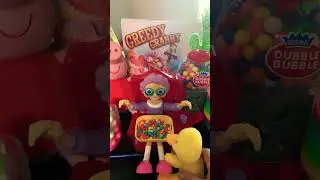 Scary Granny 🧓 not sharing with 🦅 birdie #shortvideo #granny #birdie #fun
