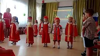 С днём рождения, Россия! Мы тебя любим, мы тебе поём!