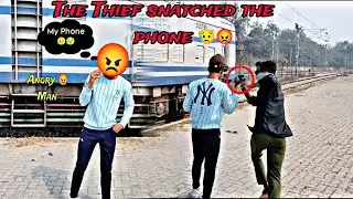 The Thief snatched the phone 😥😡||  चोर ने फोन छीन लिया फिर जो हुआ_||