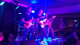 Dee Dowling Band at 3 Monkeys Pub, Eilat, Israel July 2014 (part 1)
