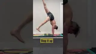 Handstand step ups to yoga blocks #calesthenics #crossfit #workout #fitness #handstandworkout