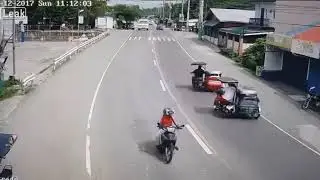 Fails 2017   Moto vs Car Accident!!