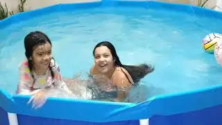 Na piscina brincando de carro maluco #diversão #ferias