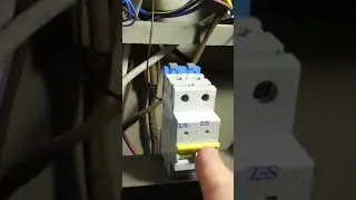 Как определить трехфазный автомат тока?