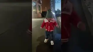 После горок, любимое занятие у Оливки - это бегать по лужам. А может быть, лужи на первом месте?)