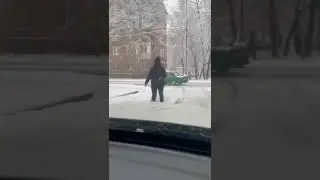 Как ездить нельзя. Красный - наш, зеленый -
