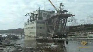 Запуск драги для добычи золота весной. Добыча золота драгой. Драга после зимы. Шлюзы на драге