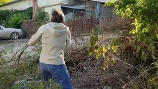 УБИРАЕМ ВЕТКИ С ПОЛИСАДНИКА/ХОТИМ СДЕЛАТЬ ОГОРОД г.Шымкент