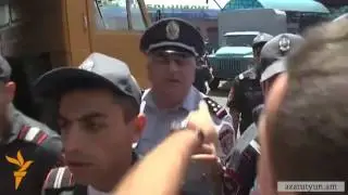 armenia  Vostikany harvatsets’ «n» lragroghin The policeman hit the 