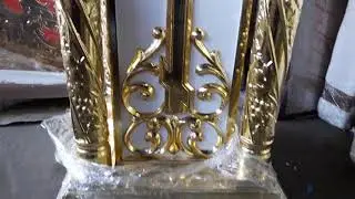 Боковые резные аналои с золочением и виноградными колоннами