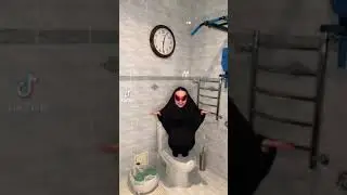 Арабка в очках флексит под музыку.