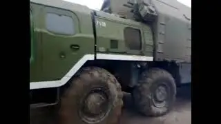 Легендарный советский грузовик МАЗ-543. Двигатель пошел в разнос, искры летят из трубы.