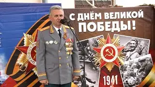 Президент посетил столичную землянку