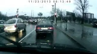 BMW поскользнулся на луже
