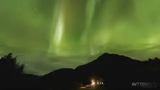 Nordlicht über der Tjongsfjord Lodge