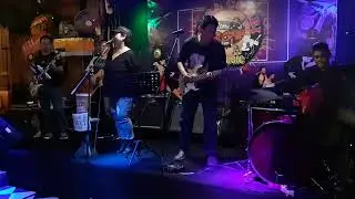 NESA COMBI HUISBAND MET GASTZANGERES-Torn. Sanur, Bali 6 maart 2023. Met dank aan Natalie Imbruglia
