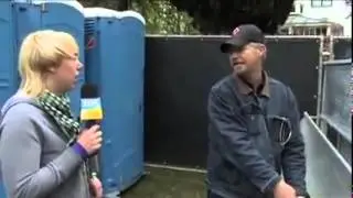 Guy washes hands in urinal | BoYT