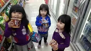 Keseruan belanja di Indomaret Alfamart (lagi), anak kembar dan kakak Zahra