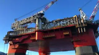 Waterman assisting to departure a platform Safe Zephyrus