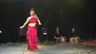 Veronica Rodriguez con la orquesta Marrakech