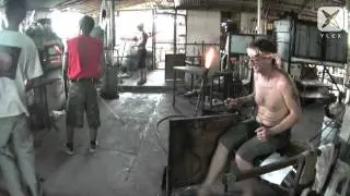 Trippimittari - Ron, The glass blower in Ubud Bali
