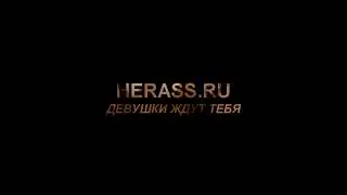 Лесбиянки текут при виде их новой подруги.