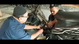 Lukman Show sedang bongkar motor SupraX