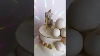 Торт Мишка задувает свечку