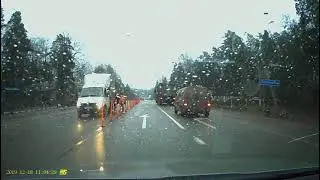 Слеповатый водила.